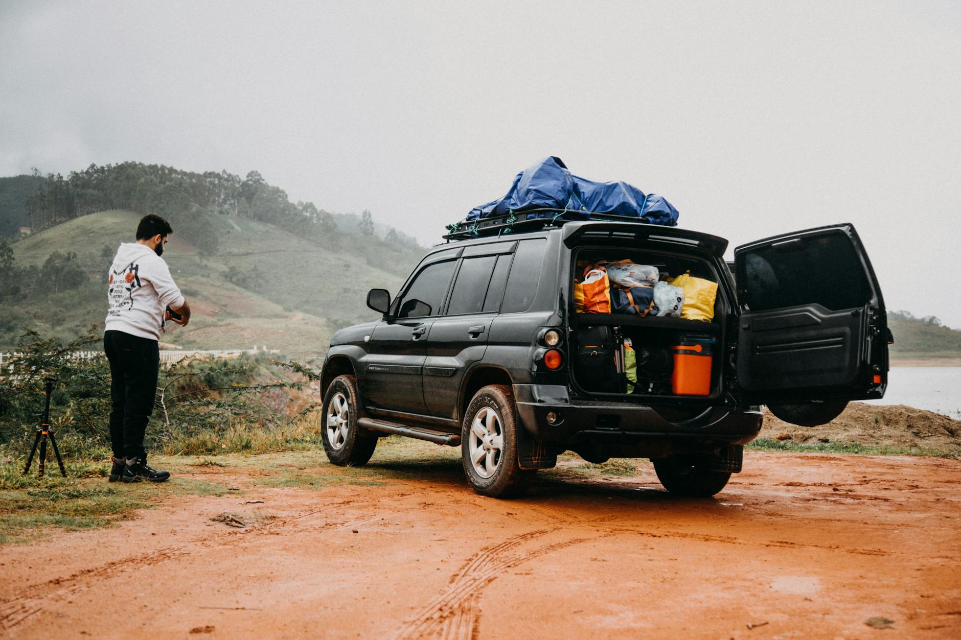 Preparazione viaggio in auto: checklist completa
