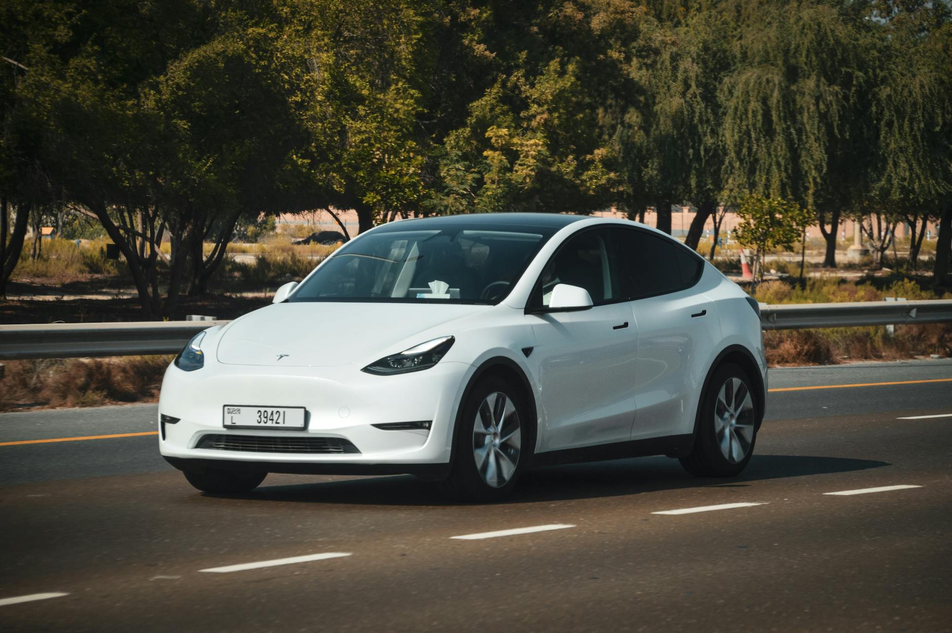 Tesla Autopilot: vantaggi e limiti reali